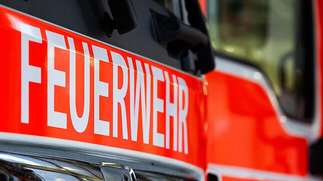 Ein Doppelhaus ist in Brand geraten. Verletzt wurde laut Angaben der Polizei niemand. (Symbolbild)