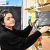 Rudina Sharka aus Albanien arbeitet nun in Rheinfelden in einem Paketshop.