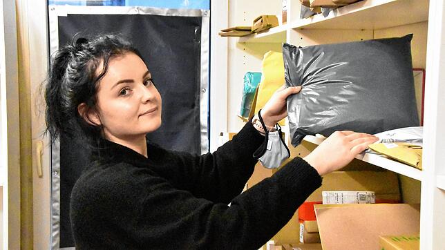 Rudina Sharka aus Albanien arbeitet nun in Rheinfelden in einem Paketshop.