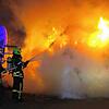Lichterloh brannten am frühen Dienstagmorgen, 9. Januar, zwei Holzschuppen in Mittelzell auf der Insel Reichenau. Die Feuerwehr konnte ...