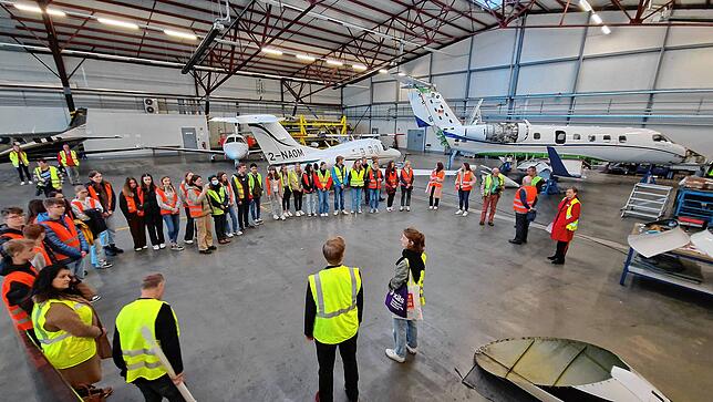 Schülerinnen und Schüler des Karl-Maybach-Gymnasiums nahmen am Workshop mit den Zeitzeugen teil. Veranstaltet wurde die Begegnung von ...
