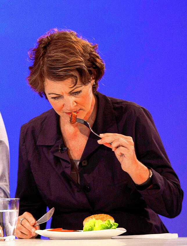 Trendforscherin Hanni Rützler bei einer Verkostung.