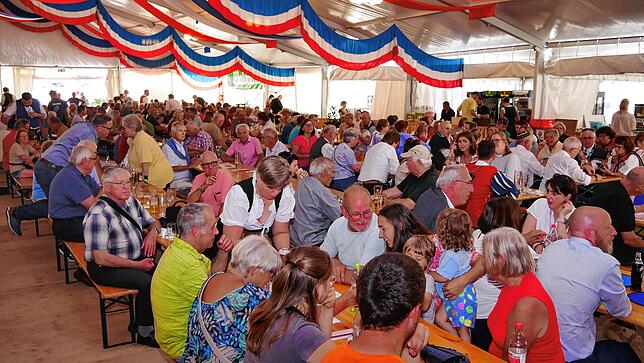 Bild 16: Waldshuter Chilbi 2025: Volles Haus beim 57. Wunschkonzert des Musikzugs St. Florian - das sind die schönsten Bilder