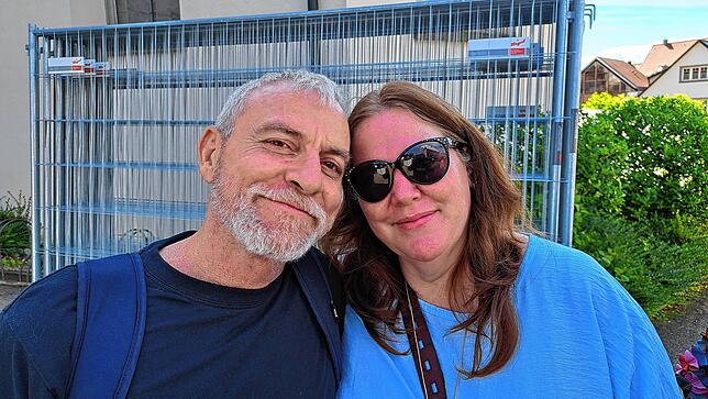 Dana und Lothar Stockburger aus Bermatingen im Backstage-Bereich. Für die beiden ist der Auftritt von LaBrassBanda am Donnerstag die ...
