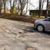 Die Peterzeller Straße ist eine der acht Straßen, die im Mai mittels Dünnschichtasphalt auf Vordermann gebracht werden soll. Bild: ...
