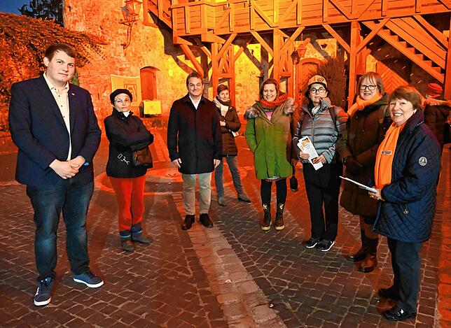 Storchenturm Tiengen: Niklas Nüssle, Grünen-Landtagsabgeordneter, Stadträtin Claudia Linke, Bürgermeister Joachim Baumert, Silke Padova, ...