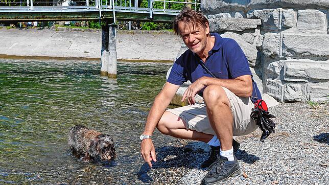Markus Cordes aus Konstanz und sein Rauhaardackel Cleo (10) sind gerne an der Seestraße unterwegs. „Da es für Konstanz wegen Blaualgen ...