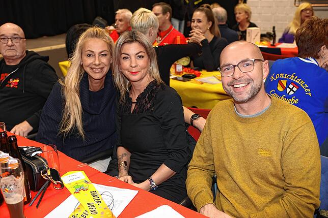 Bild 38: Früher Start in eine lange Fasnacht! Alle Bilder vom ersten Bunten Abend in Konstanz