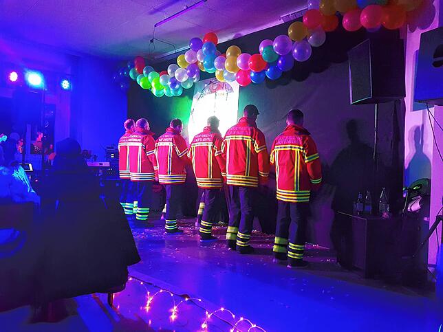 Die „Dancing Firefighters“ ohannes Brockmann, Klemens Kammerer, Frank Albiez, Urs Schlageter, Alex Rufle und Patrick Strobel ...