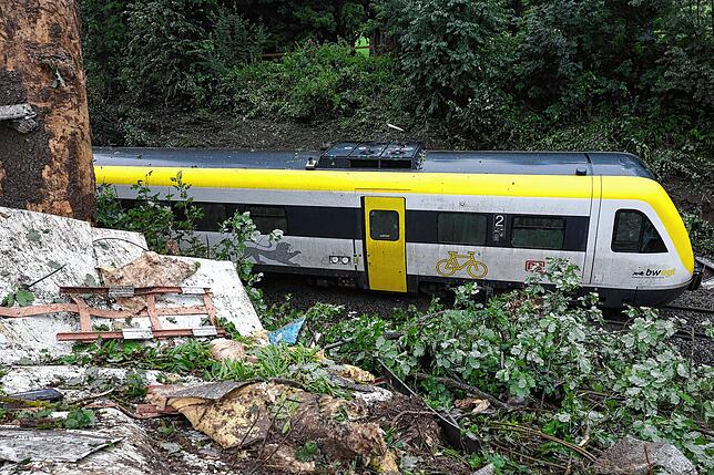 Bild 3: Bilder zeigen das ganze Ausmaß des tödlichen Zugunglücks im Kreis Biberach