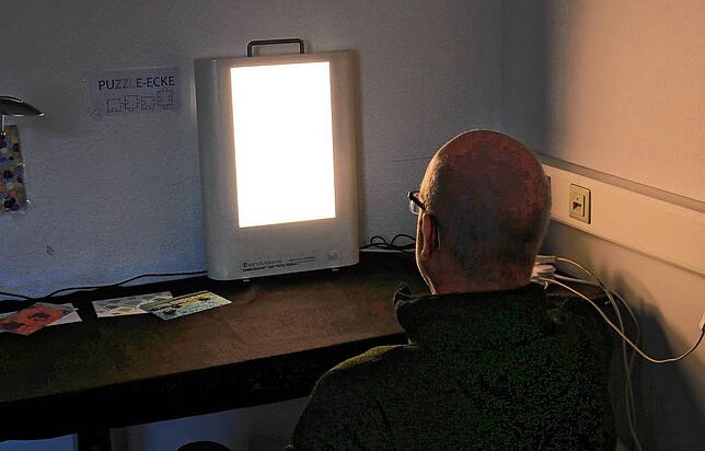 Tageslichtlampe im Selbstversuch: SÜDKURIER-Redakteur Jens Wursthorn