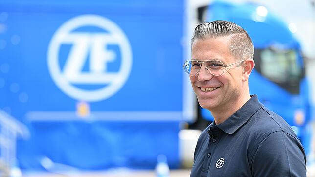 Mathias Miedreich, ZF-Antriebs-Vorstand, auf einer Teststrecke im rheinland-pfälzischen Zweibrücken. Elektroautos sind technisch gesehen ...