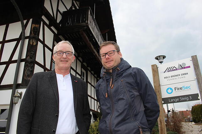 Geschäftsführer Michael Brüner und Mitarbeiter Michael Friedrich blicken mit dem Brandschutz-Konzept von Firesec optimistisch in die ...