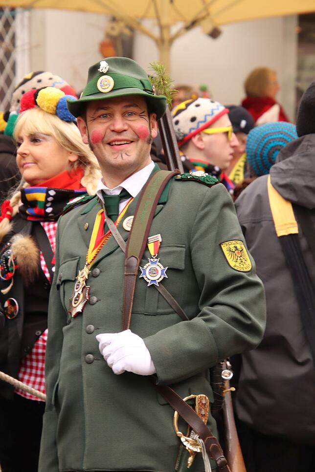 Auf der Pirsch? Stefan Mayer am Narrentag in Überlingen.