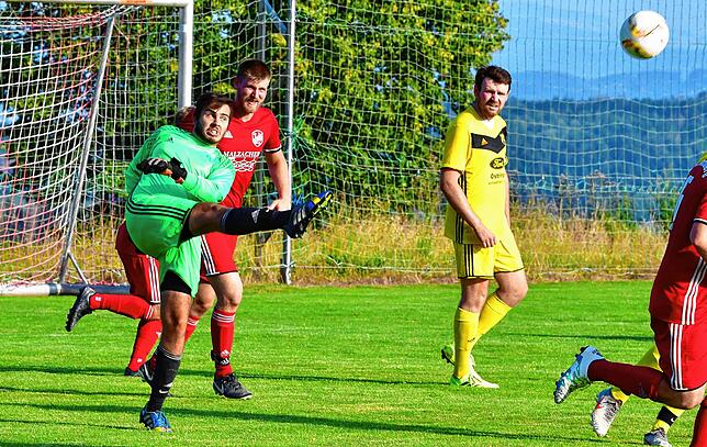 Bild 9: SV Schwörstadt setzt sich im Rothaus-Bezirkspokal mit 2:1 beim FC Dachsberg durch &ndash; und wir haben Bilder!