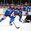 Schwenningens Neu-Nationalspieler Arkadiusz Dziambor (vorne) kehrte unversehrt von der Länderspielpause zurück und will nun mit den Wild ...