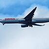 Ein Flugzeug im Landeanflug auf Zürich, aufgenommen im Juli 2023.