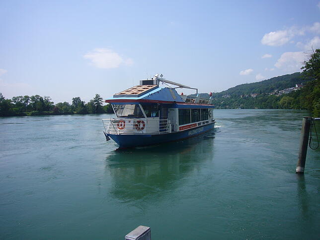 Das Fahrgastschiff „Waldshut-Tiengen“ fasst 120 Personen. Es ist seit Januar 1998 in Betrieb. Es besorgt zwar nach wie vor ...