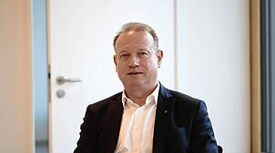 Jan Zeitler vor Beginn seiner zweiten Amtszeit, fotografiert im neu gebauten Kinderhaus Schättlisberg, das kurz vor der Fertigstellung ...