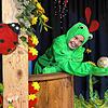 Elias Heizmann als Froschkönig. Der Theaterverein sucht Paten für 162 Märchenfiguren, um den Lockdown finanziell zu überstehen.