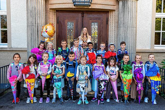 Die Klasse 1b der Hebel Grundschule Gottmadingen mit Ihrer Klassenlehrerin Vanessa Gillert bei ihrer Einschulungsfeier.