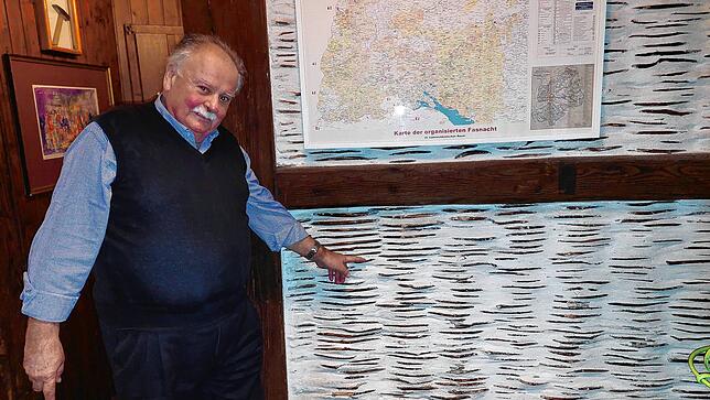 Werner Bauer kratzte damals alten Mörtel von der Wand im ersten Obergeschoss. Zum Vorschein kam dieses Haselnussgeflecht als Zwischenwand.