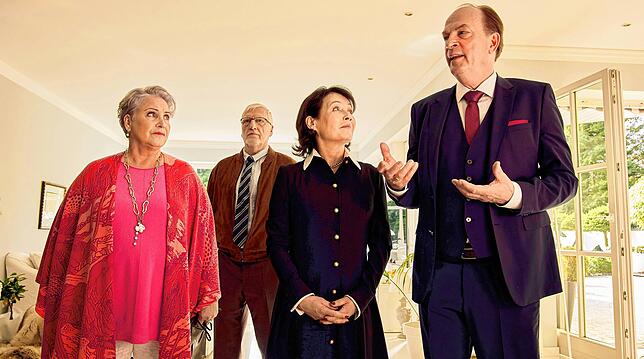 In „Anna und ihr Untermieter“ lernen Anna (Katerina Jacob, von links) und Werner (Ernst Stötzner) die Eltern von Annas künftigem ...