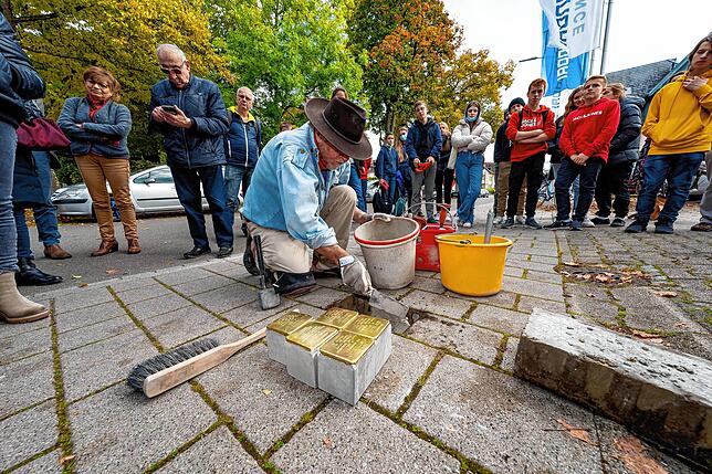 Bild 17: Nun liegen sie auch in VS: Die ersten 18 Stolpersteine zum Gedenken an Villinger Juden sind am Mittwoch verlegt worden
