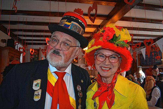 Sie gehören fast schon zum Inventar der Zunftstube: Thomas und Renate Freitag, die den Narreneltern „immer wieder ...