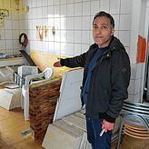 Zeynal Agier im Mai 2019 in seinem seit Ende 2018 leer stehenden Kiosk.