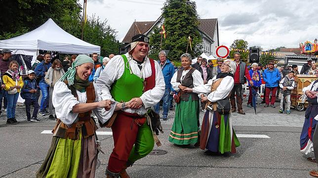 Viel Spaß hatten Zuschauer und Tänzer der Weingartner Rathaus-Tanzgruppe beim Wildensteiner Jahrmarkt.