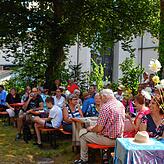 Zahlreiche Besucher kamen zum Pfarrhoffest 2023.