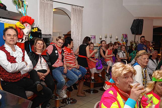 Bild 12: Bildergalerie: So bunt war der Gockelball in Zollhaus