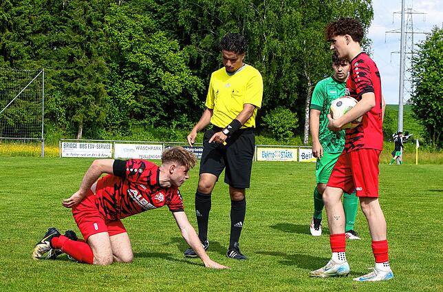 Bild 7: Vier Tore nach der Pause – TSV Aach-Linz besiegt FV Walbertsweiler. Wir waren mit der Kamera dabei!