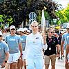 Kurz, aber intensiv: Die frühere Ausnahmeringerin und Olympiasiegerin Aline Rotter-Focken aus Triberg trägt das olympische Feuer über ...