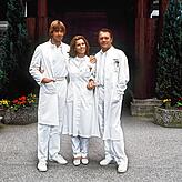 Die Urmutter der Schwarzwaldserien: Sascha Hehn (von links), Gaby Dohm und Klausjürgen Wussow 1986 vor der ZDF-„Schwarzwaldklinik“.