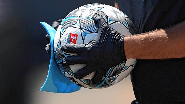 Bild : Die lächerlichen Regeln haben vorerst ein Ende &ndash; darum ist die vorzeitige Winterpause im Amateurfußball richtig