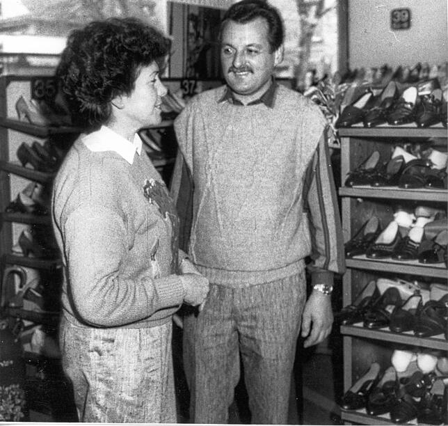 Thekla und Johann Duldinger Ende der 1970er Jahre in ihrem ersten Geschäft.