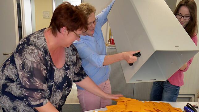 Sie waren drei von vielen Wahlhelferinnen und Wahlhelfern bei der Kommunalwahl in Uhldingen-Mühlhofen (von links): Claudia Weichert, Eva ...