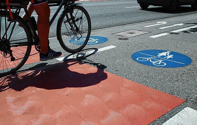 Radfahrstreifen sollen überall dort entstehen, wo genug Platz ist – das ist die Hoffnung des ADFC, wenn es um die alte ...