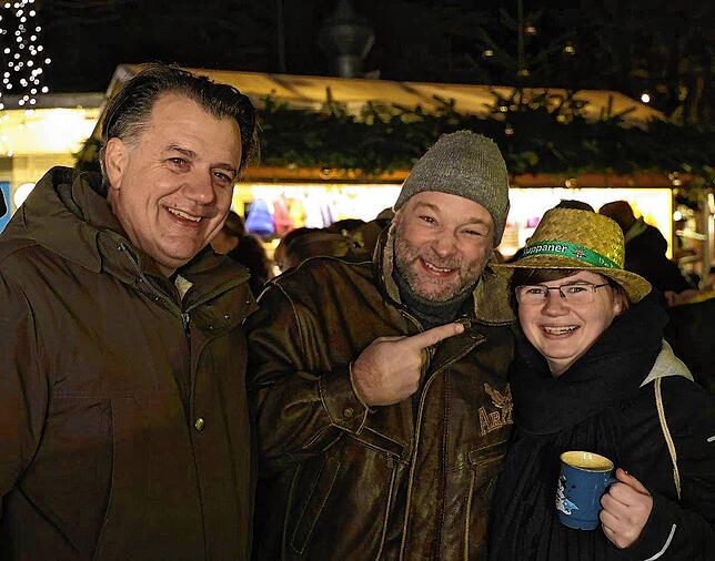 Bild 25: Hincooker auf dem Weihnachtsmarkt: Weihnachtsmann, Taschengeld vom Franz und 2000 Euro Spenden