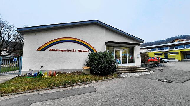 Der Kindergarten St. Michael und das Schwesternwohnheim werden für den Kindergarten-Neubau im Jahr 2022 abgerissen. Das Gemeindezentrum ...