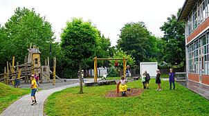 Wie entwickelt sich die Grundschule Bermatingen? Zur Berechnung der Schülerzahlen werden verschiedene Faktoren hinzugezogen, die die ...