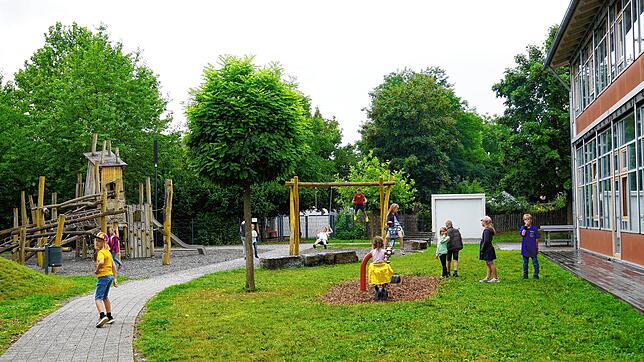 Wie entwickelt sich die Grundschule Bermatingen? Zur Berechnung der Schülerzahlen werden verschiedene Faktoren hinzugezogen, die die ...