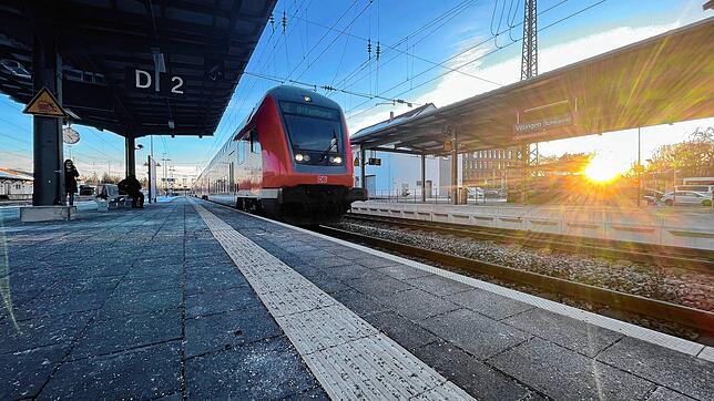 Die Schwarzwaldbahn, hier im Villinger Bahnhof, fährt aktuell nur im Zweistundentakt. Grund: abgefahrene Reifen. Ursache: unklar.