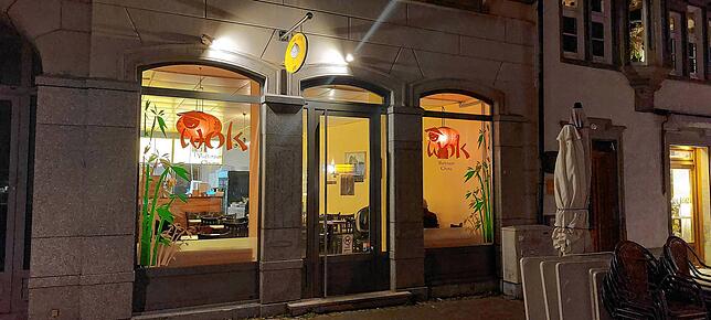 Das Vietnam China Wok in der Kreuzlingerstraße: Ein liebevoller kleiner Imbiss mit Sitzmöglichkeiten, herzlichen Gastgebern und ...