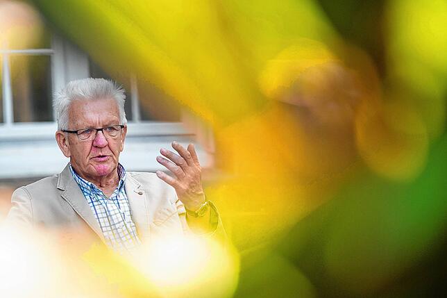Durch die Blume: Winfried Kretschmann hat den Schottergärten den Kampf angesagt.