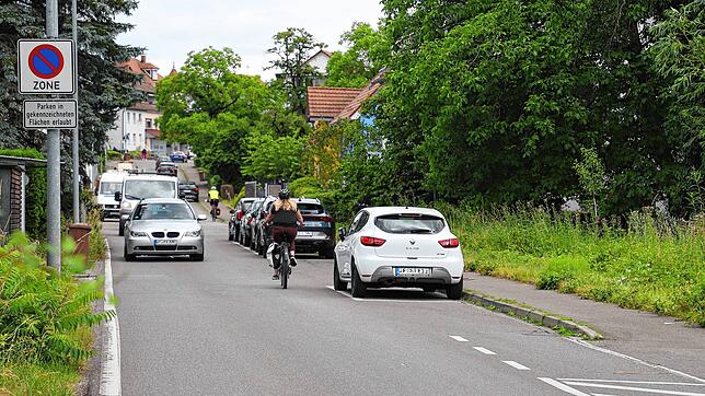 Die Kindlebildstraße am Ortsrand von Konstanz-Wollmatingen ist längst zu einem Schleichweg für den Durchgangsverkehr geworden. Doch auf ...
