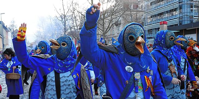 Gut gelaunte Besucher aus dem Konstanzer Teilort: Die Litzelstetter Kuckuck sind mehr als glücklich über das Bilderbuchwetter beim ...