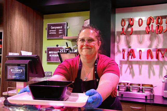Ein solches Tablett reicht Daniela Volz in der Metzgerei Haller über die Theke, wenn Kunden ihre Fleisch- und Wurstwaren unverpackt ...